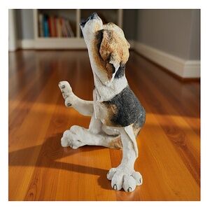 COUNTRY ARTISTS A Breed Apart Beagle Puppy Howling Dog Statue Figurine 7”